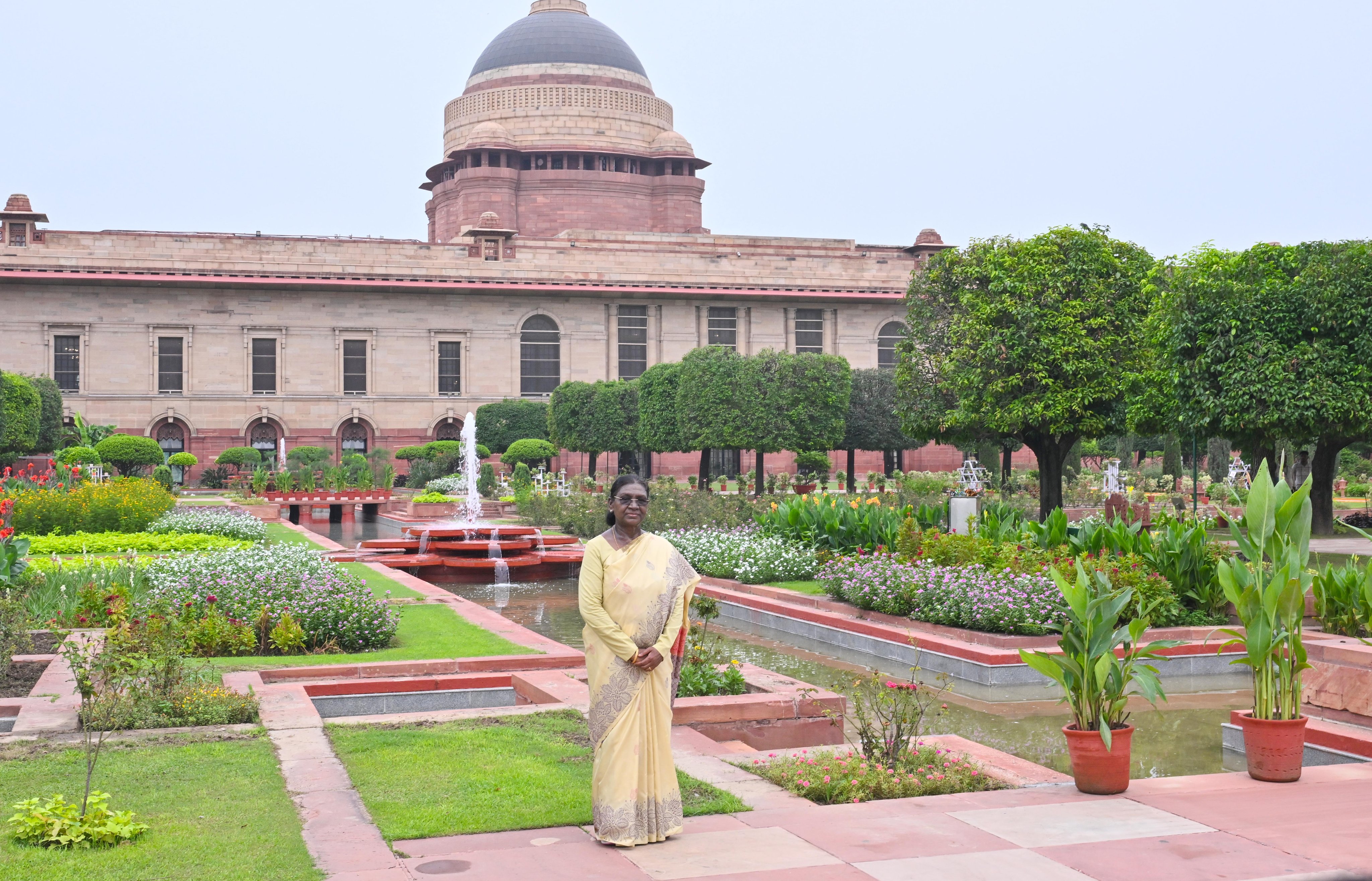 President Droupadi Murmu Graces Opening of Amrit Udyan Summer Annuals Edition 2026